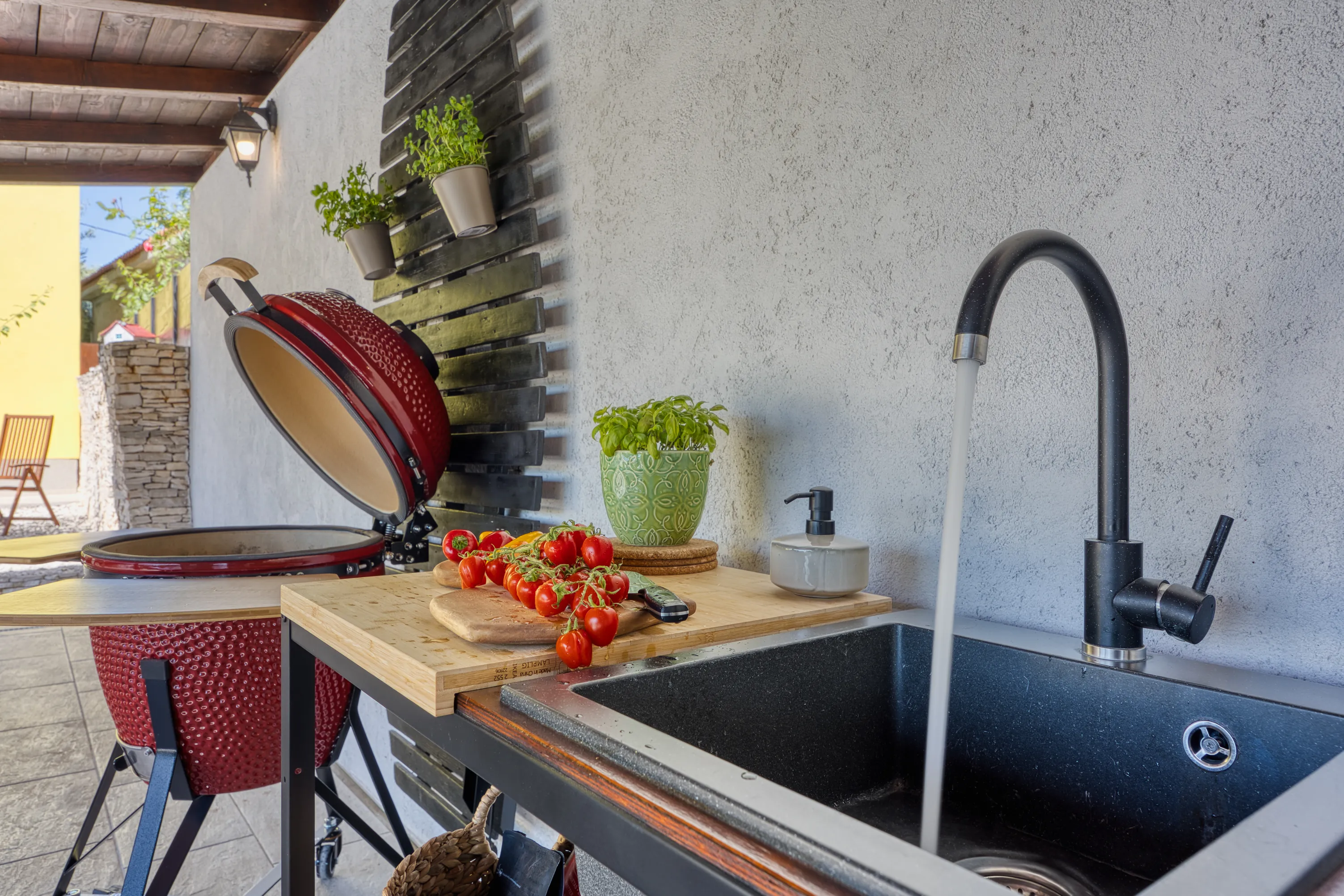 Outdoor kitchen and BBQ area at Casa Lera